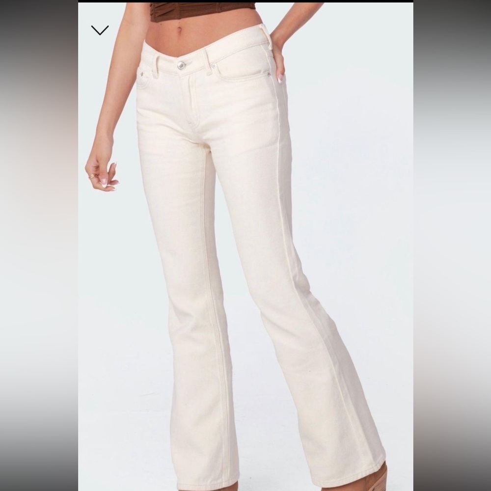 EDIKTED - Cream Low-Rise Jeans